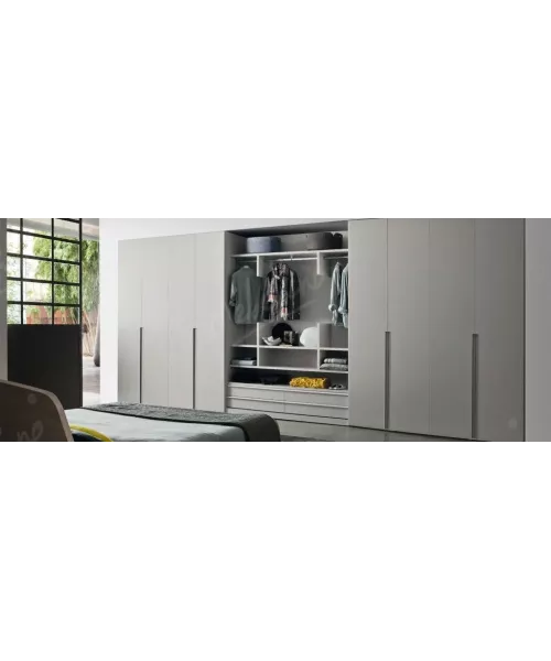 Вместительный распашной шкаф с открытыми отсеками PC614
